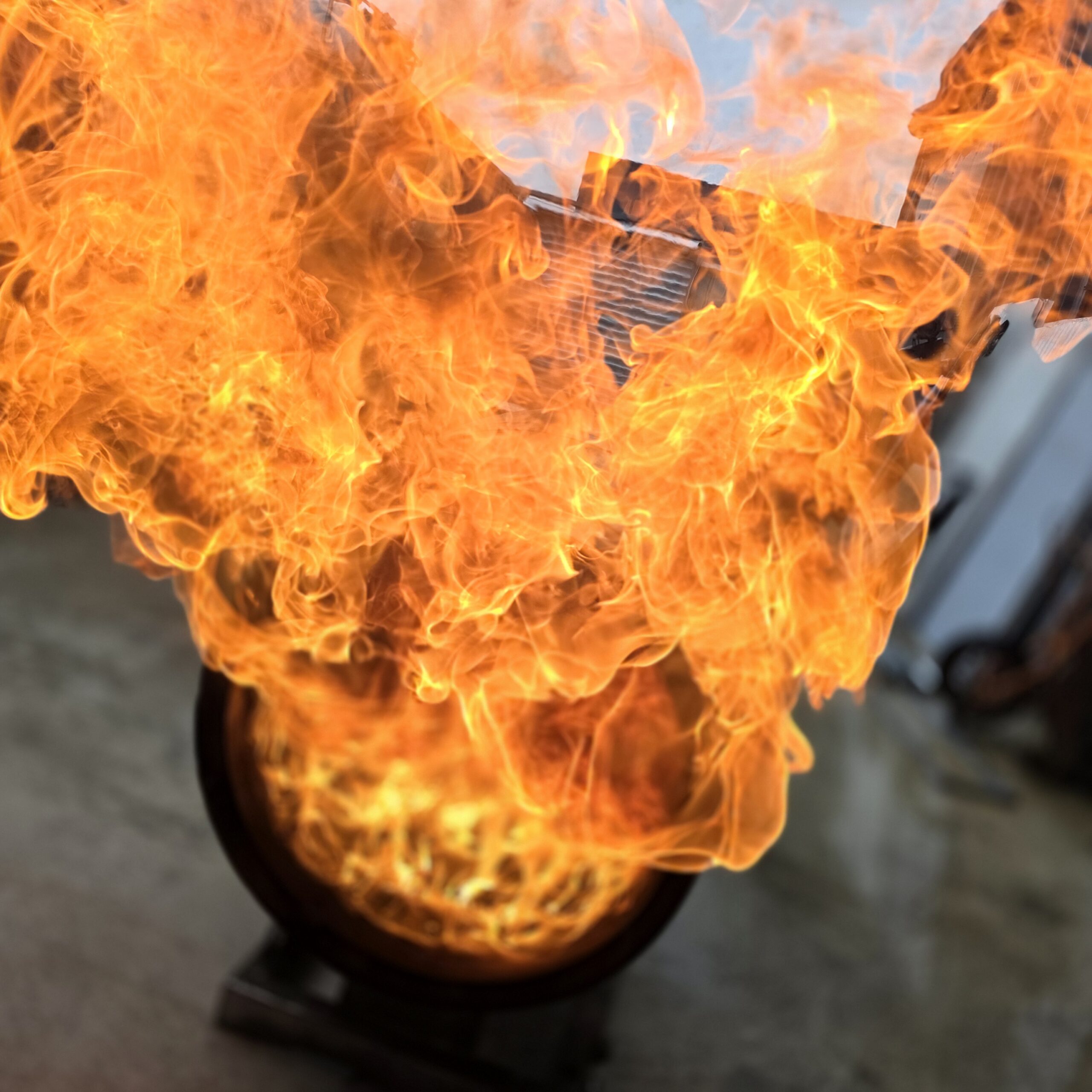 Chauffe et carbonisation d’une barrique pour spiritueux